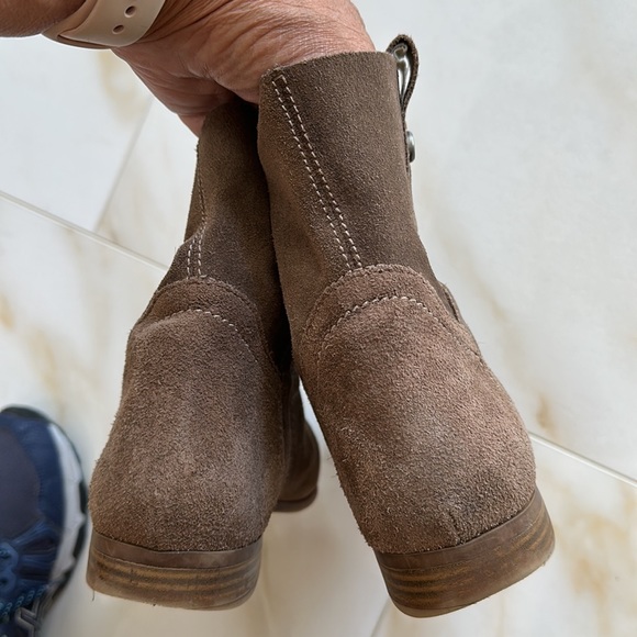 FRYE & CO Suede Booties - Picture 4 of 10